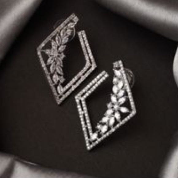 Earrings - Picture 2 of 3